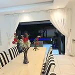 Villa Parisienne Modern Guest House